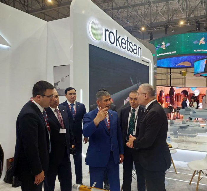 Azerbaijani Defense Ministry’s leadership participates in Dubai Airshow 2023