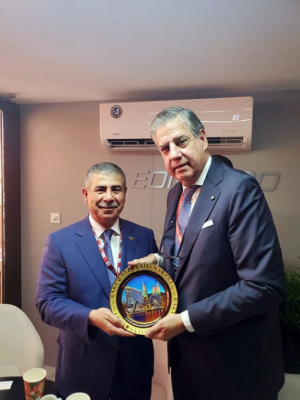   Führung des aserbaidschanischen Verteidigungsministeriums machte sich mit den Produkten von Leonardo vertraut  