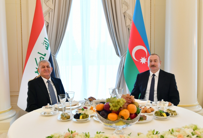   Offizielles Mittagessen im Namen des aserbaidschanischen Präsidenten zu Ehren seines irakischen Amtskollegen veranstaltet  