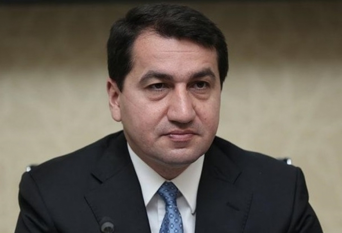   Hikmat Hajiyev:  „Armenien sollte verstehen, dass die Wurzeln des Friedens nicht in Washington, sondern in der Region liegen“ 