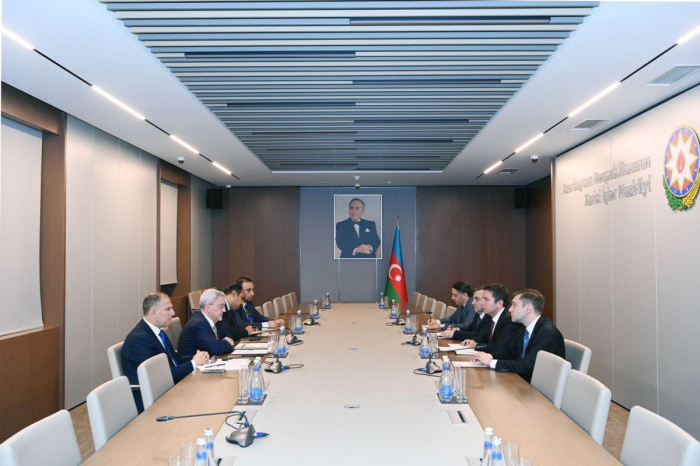   Vertreter der Außenministerien Aserbaidschans und Iraks diskutierten Fragen der Zusammenarbeit  