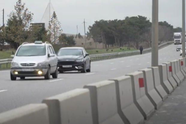 Bəzi yollarda beton arakəsmələr düzgün quraşdırılmayıb? -    VİDEO     
