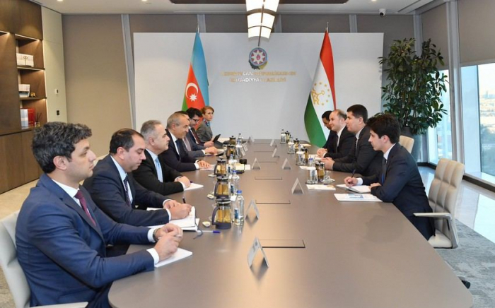   Aserbaidschan und Tadschikistan diskutieren über Investitionsförderung  