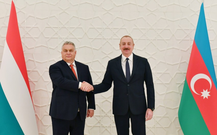  Ungarischer Premierminister gratulierte Präsident Ilham Aliyev 