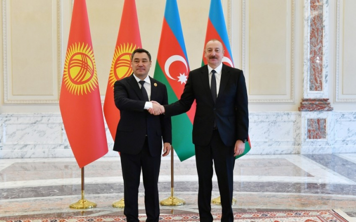   Ilham Aliyev traf sich mit dem Präsidenten Kirgisistans   - FOTOS    