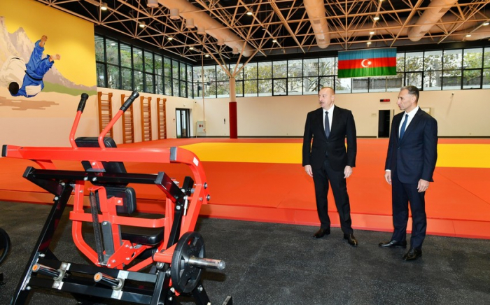   Presidente de Azerbaiyán se familiariza con las condiciones creadas en el centro de entrenamiento y ejercicio para los equipos nacionales de judo  