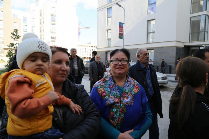  Otras 25 familias que regresaron a la ciudad de Fuzuli recibieron las llaves de sus casas 