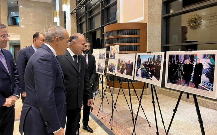 Aşqabadda Heydər Əliyevin 100 illiyi ilə bağlı foto-sərgi açılıb  
