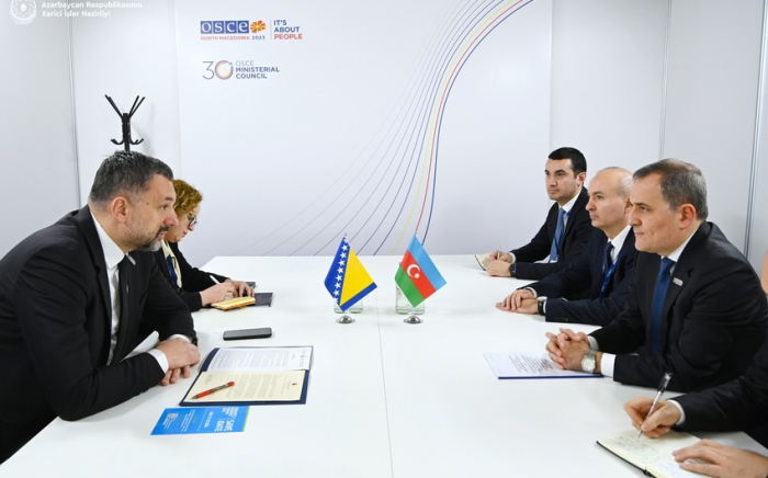  Jeyhun Bayramov traf sich mit dem Außenminister von Bosnien und Herzegowina 