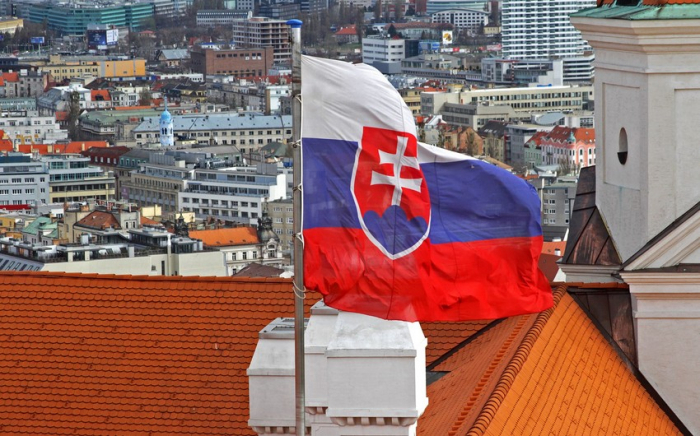 Slovakiya Ukraynaya hərbi yardımı dayandırıb