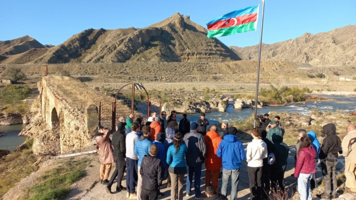  International travelers familiarize themselves with Khudafarin Bridge in Azerbaijan