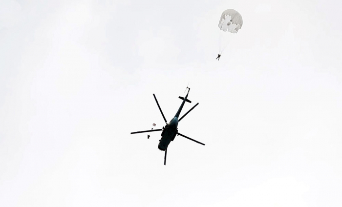 Marine special forces of Azerbaijan Naval Forces perform parachute jumps -  VIDEO 