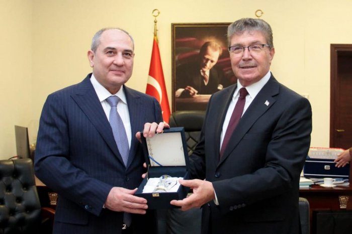 YAP və AKP üzvləri Kiprin Baş naziri ilə görüşdülər  
