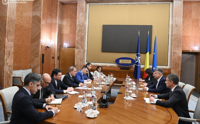  Bayramov se reunió con el Primer Ministro de Rumania 