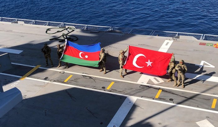    Xüsusi təyinatlılar Azərbaycan və Türkiyə bayraqlarını dalğalandırdı   