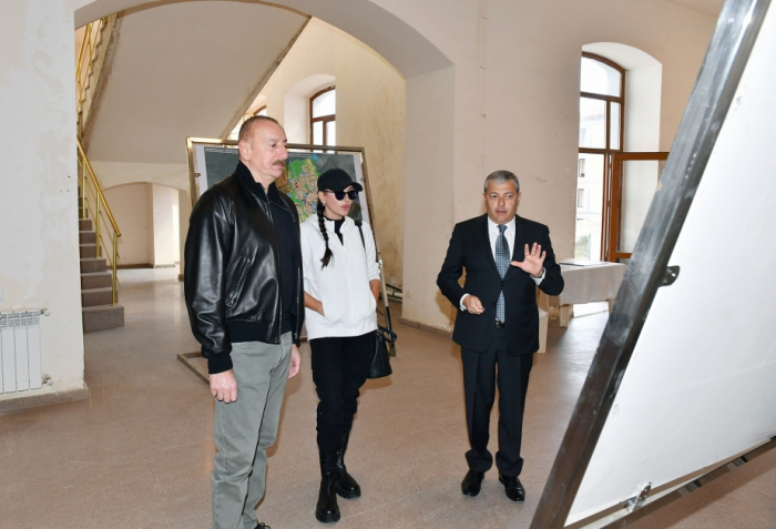   Presidente Ilham Aliyev inspeccionó las obras en marcha en el edificio histórico del Gimnasio de Niñas en Shusha  