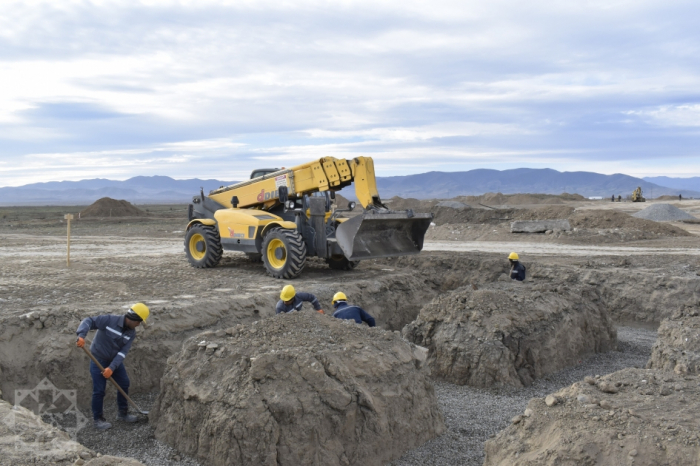  Continúan las obras de construcción de la aldea de Sarijali de Aghdam 