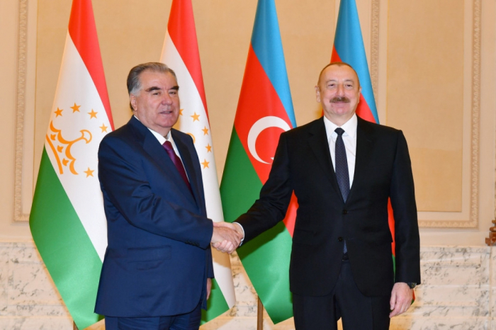   El presidente de Azerbaiyán se reúne con el presidente de Tayikistán  