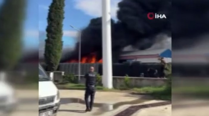    Antalyada zavodda yanğın başlayıb -    Video        