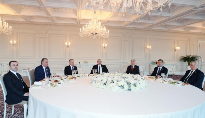   Un dîner officiel donné en l’honneur des chefs d’Etat et de gouvernement ayant participé au Sommet du SPECA  