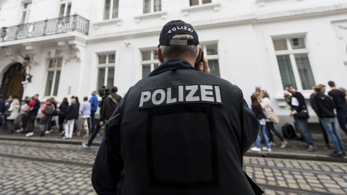 Almaniyada polis çatışmazlığı var