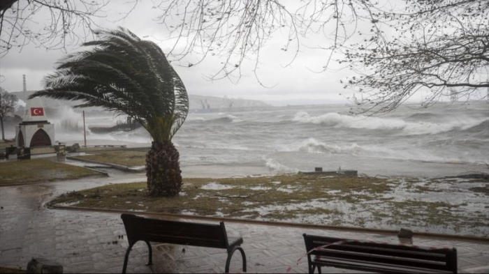    Türkiyədə pis havaya görə iki nəfər ölüb,    10 nəfər yaralanıb       