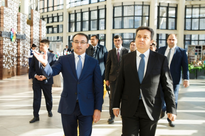Uzbek minister visits "ASAN Xidmet" center