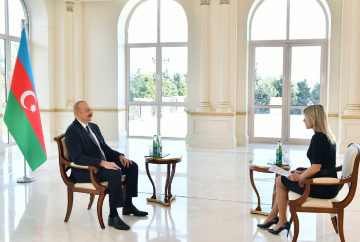   Le président Ilham Aliyev accorde une interview à la chaîne de télévision Euronews  