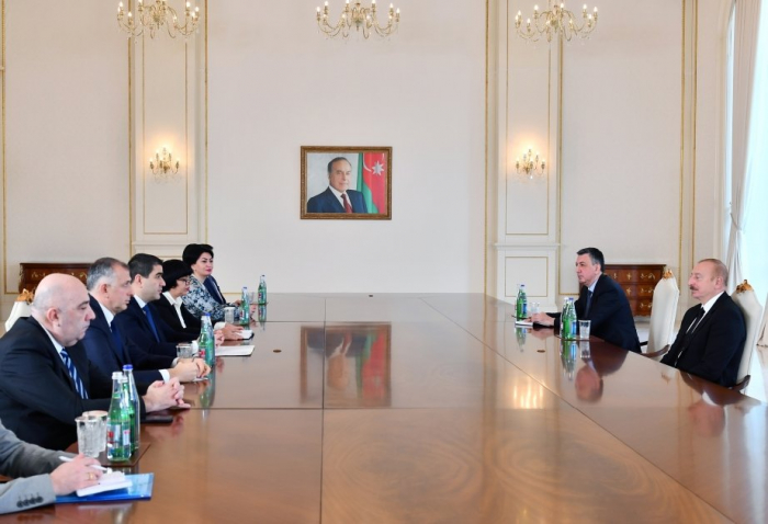   Präsident Ilham Aliyev empfängt eine Delegation unter der Leitung des Präsidenten des georgischen Parlaments  