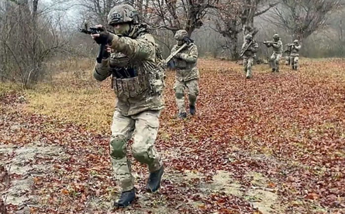   Kommandoeinheiten der aserbaidschanischen Armee führen taktische Spezialübungen durch –   VIDEO    