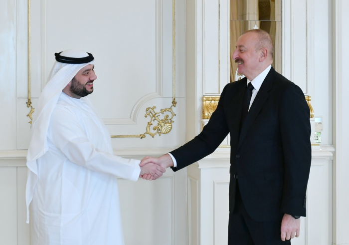  El Presidente Ilham Aliyev recibió al Ministro de Inversiones de los Emiratos Árabes Unidos 