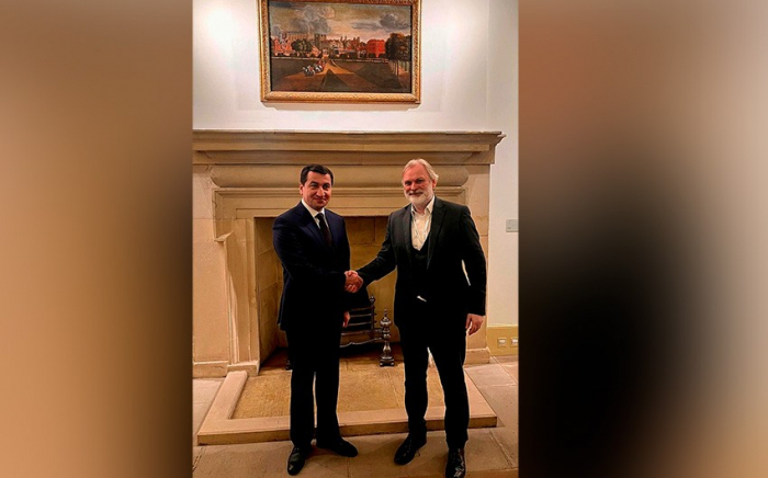  El asistente del presidente se reunió con el asesor del primer ministro británico 