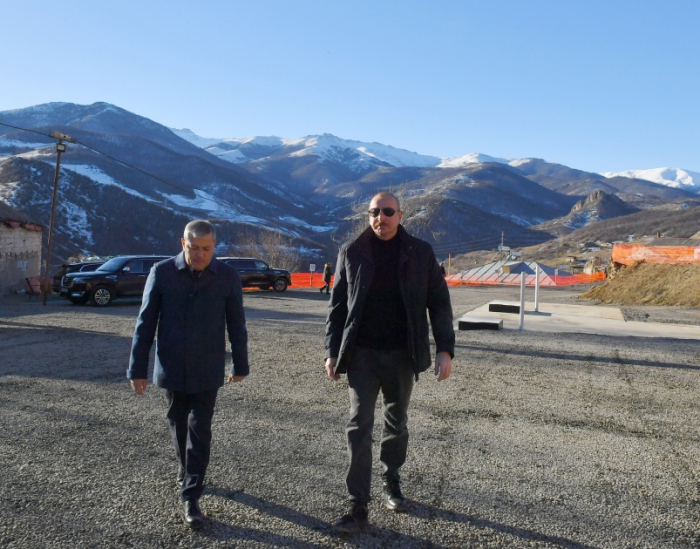  Le président Aliyev visite le chantier de la mosquée du village de Dachalty - Photos