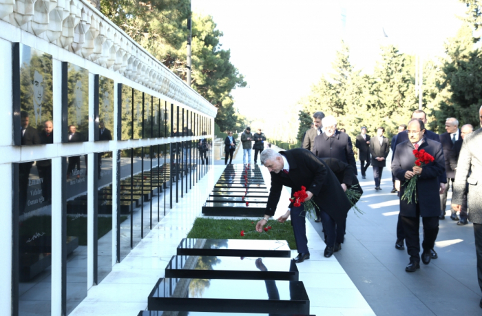 Turkish Minister of Trade visits Alley of Martyrs and "Turkish Martyrdom" monument