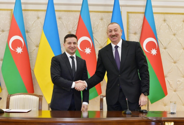  Volodymyr Zelensky felicitó a Ilham Aliyev 