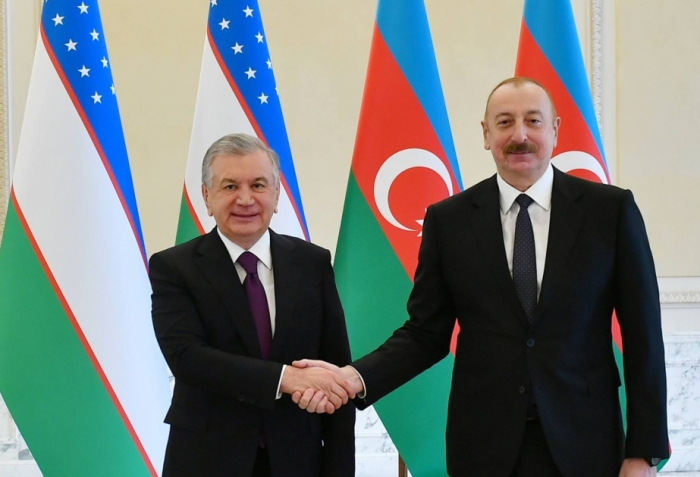  Mirziyoyev felicita a Ilham Aliyev 