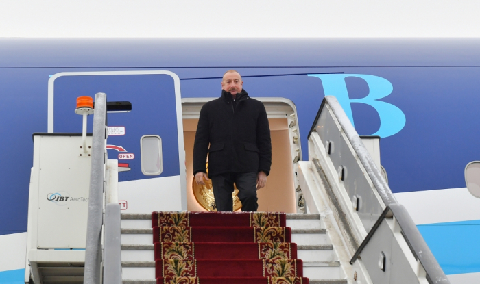   Präsident Ilham Aliyev kommt zu einem Arbeitsbesuch in Sankt Petersburg an  