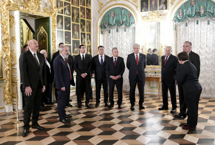   Saint-Pétersbourg : visite du Grand palais de Peterhof  