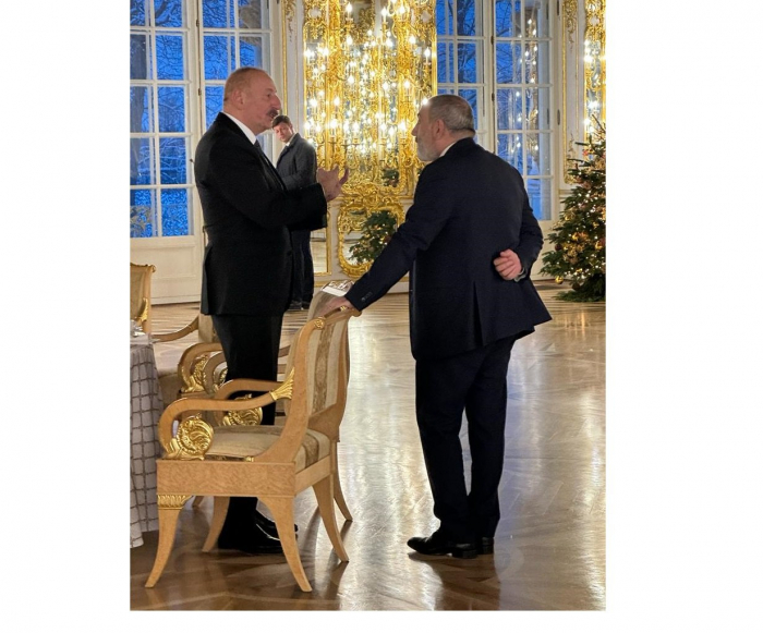   Präsident Ilham Aliyev und Premierminister Nikol Paschinjan diskutieren Friedensagenda  