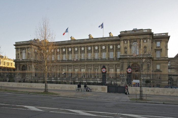   La France déclare persona non grata deux membres du personnel de l