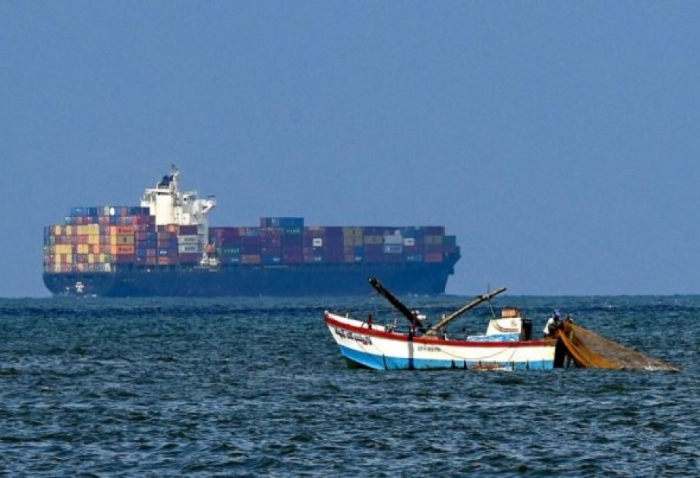 “Maersk” şirkətinin konteyner gəmisi Qırmızı dənizdə vurulub