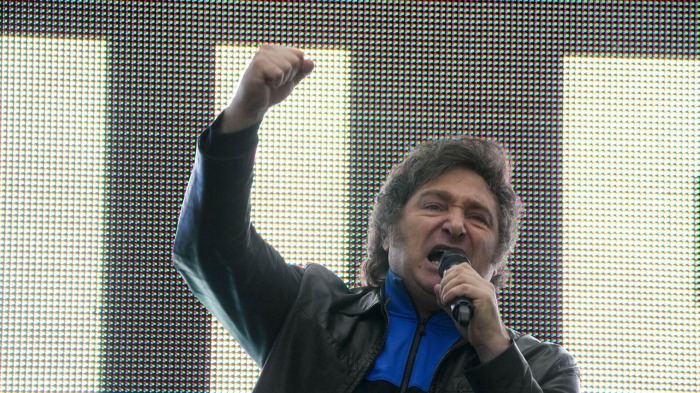    Argentina prezidenti məşhur rok qrupunun mahnısını oxudu   