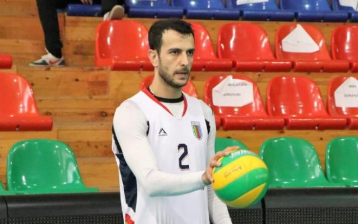    Voleybolçumuz təcili Bakıya gətirilib    əməliyyat olundu        
