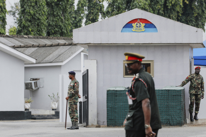    Niger ölkəyə hərbi müdaxilənin mümkünlüyünü istisna etmir     
