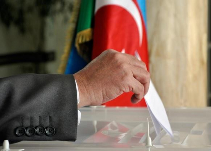       Azərbaycanda növbədənkənar Prezident seçkiləri elan edilib     
   