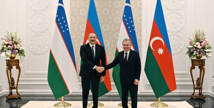   Mirziyoyev İlham Əliyevə zəng edib   