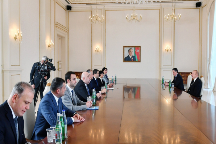  El Presidente Ilham Aliyev recibió al Presidente del Parlamento georgiano 