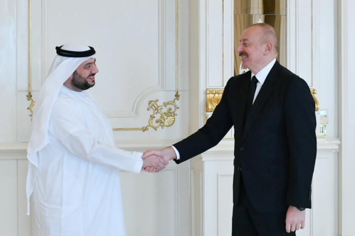  Le président Ilham Aliyev reçoit le ministre émirati de l’Investissement - Photos