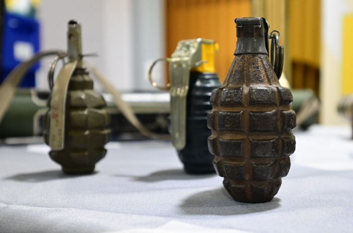 Ukraine: Un parlementaire fait exploser des grenades à main lors d