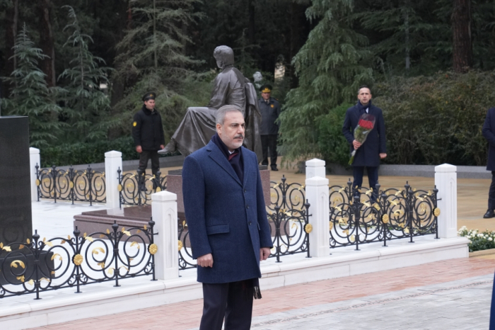 Hakan Fidan visite les allées d’Honneur et des Martyrs et le mémorial aux soldats turcs - Photos